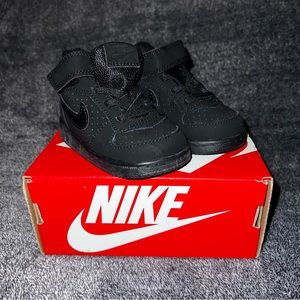 Nike Court Borough Mid